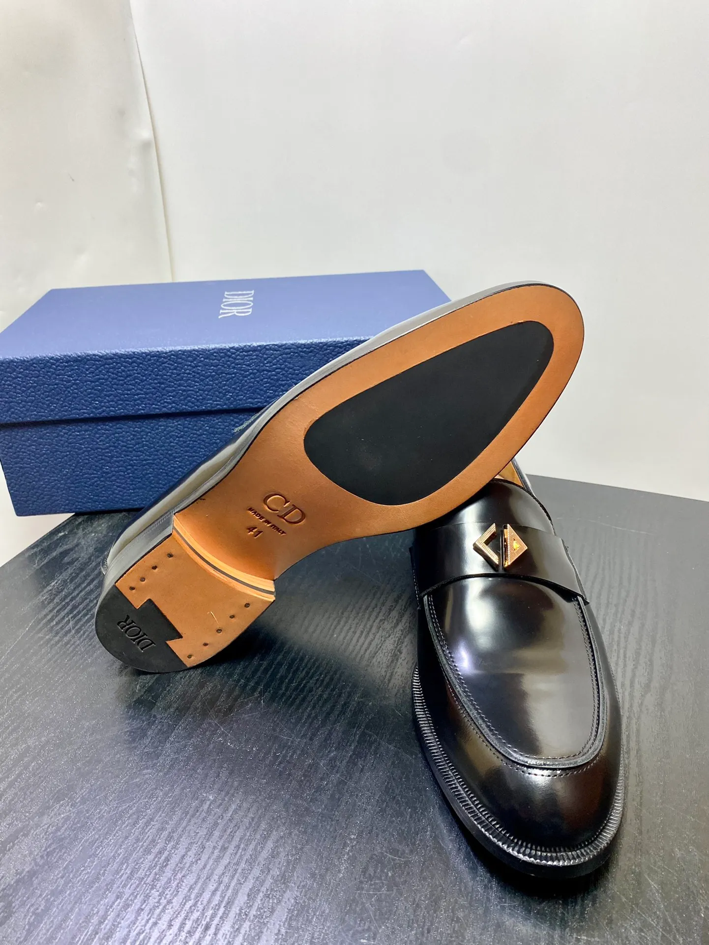 Men's shoes 💰960 Dior Derby shoes | Genuine leather sole formal leather shoes | Carefully crafted with open-edge beaded cowhide | Water-dyed cowhide lining | With classic lace-up closure | Exquisite embossed brand logo on the side | Glossy stacked heel design enhances style | Can be matched with formal or casual looks Size: 39-44 (customized at 38.45.46)